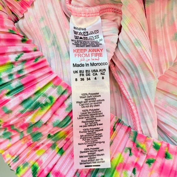 PrettyLittleThing Pink Abstract Printed Plisse Strappy Maxi Dress - Picture 7 of 7